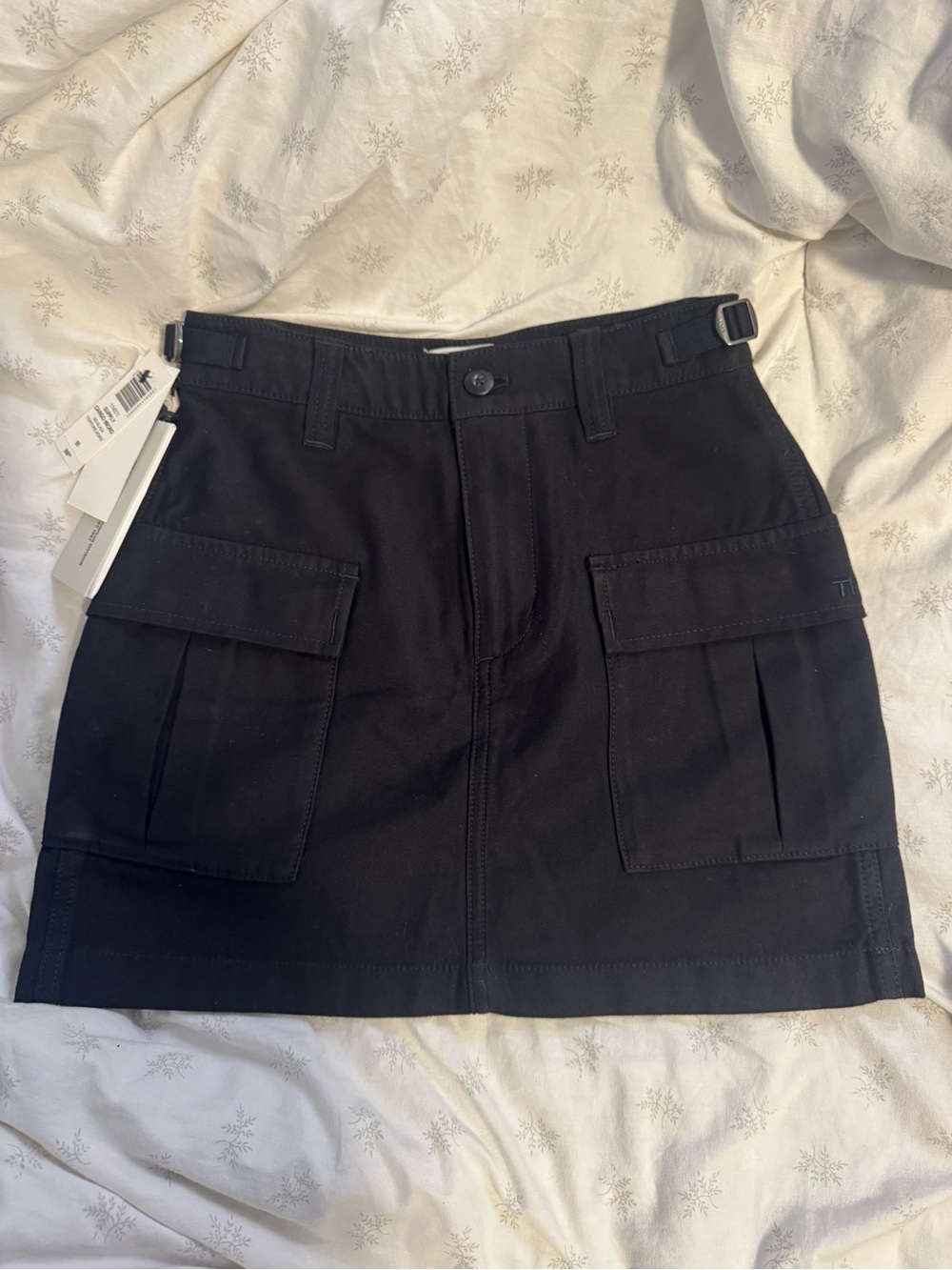 Aritzia TNA Supply Cargo Micro Skirt in GD Black